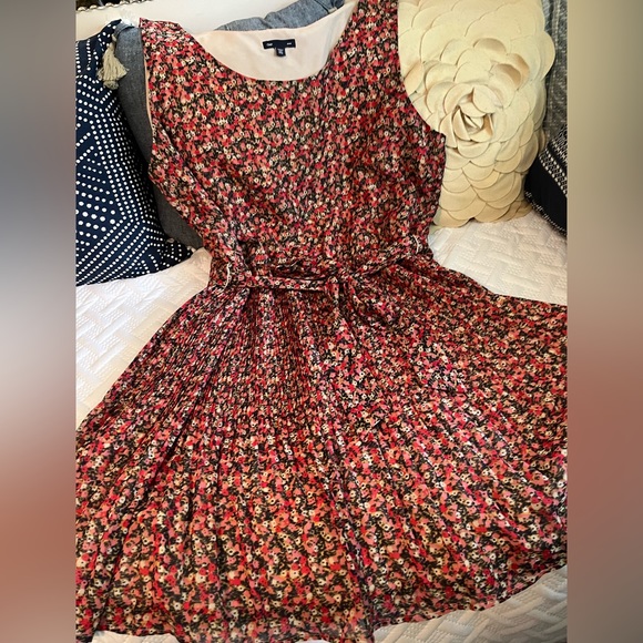 Floral dress with pleated skirt - Picture 1 of 4